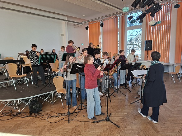 Musizieren in der Aula