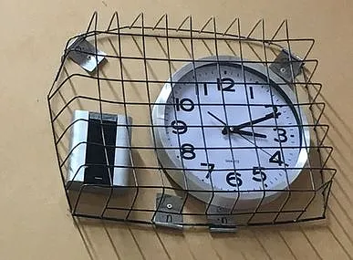 Die Uhr zeigt 3 Uhr nachts