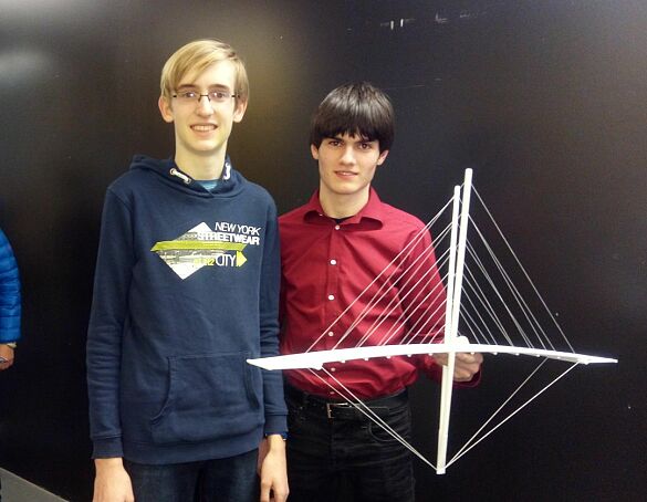 JuniorING: Lennart und Linus aus der Klasse 10B und ihre Fu&szlig;- und Radwegbr&uuml;cke