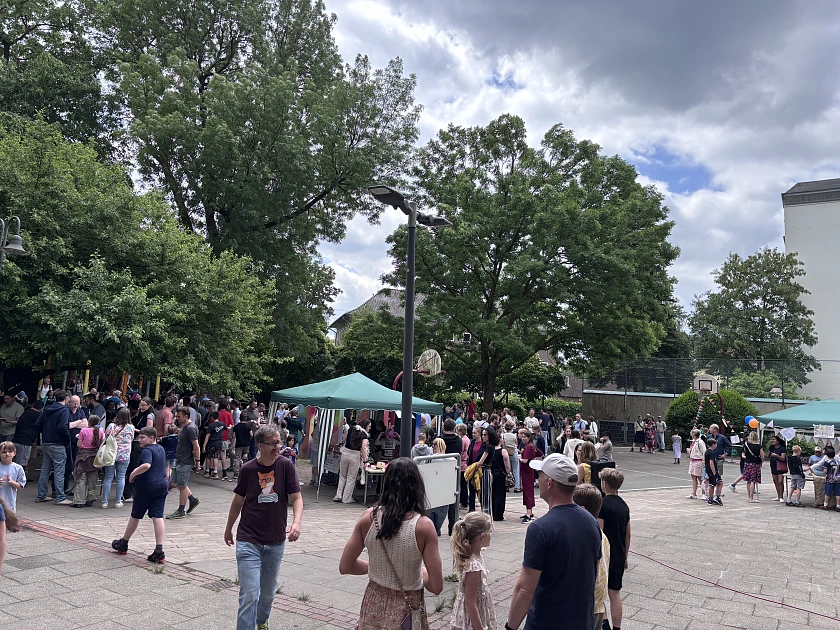 Das Sommerfest auf dem Schulhof