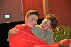 Theaterbild: zwei Jungen